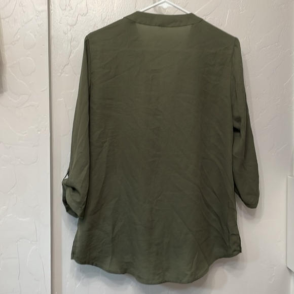 Green blouse - Picture 3 of 4